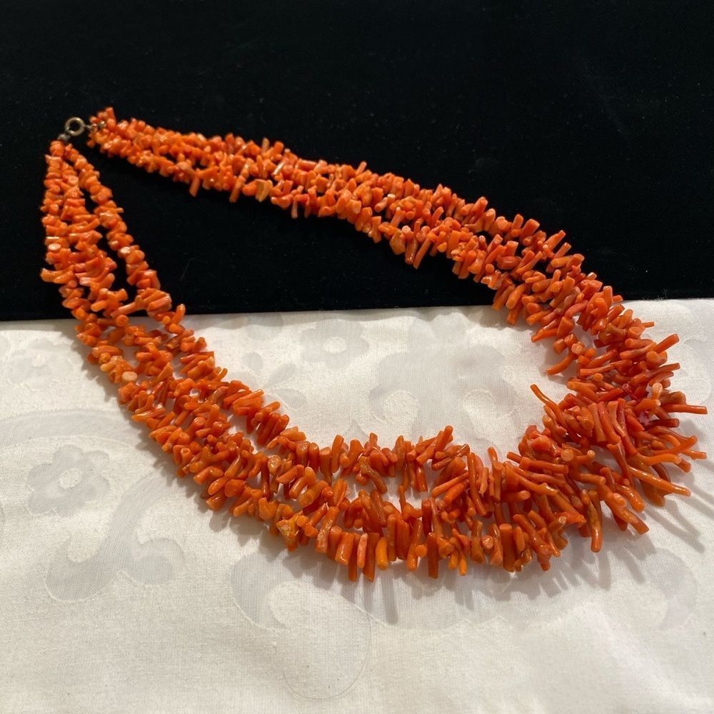 Vintage 3 Strand Natural Branch Coral Necklace - Picture 2 of 11